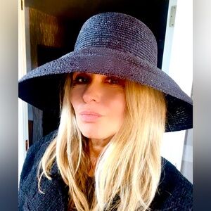 Gorgeous hat Made in Italy, Nordstrom brand originally $145, can be worn 2 ways